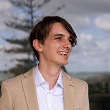 Bennett Evans's Instagram, Twitter & Facebook