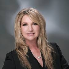 Stacey Edens's Instagram, Twitter & Facebook