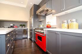 المطبخ الرمادي الأبيض الرمادي على الجدران أو واجهات المطبخ بألوان رمادية فاتحة منتديات درر العراق