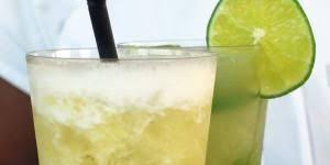 Caipirinha De Maracuja Com Leite Condensado No Liquidificador Caipirinha De Maracuja Facil Receita Caipirinha Caipirinha Com Vodka Caipirinhas De Frutas