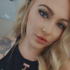 Celia Wilson (CeliaWilsonn)