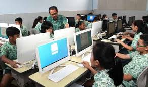 Video merupakan salah satu elemen dalam multimedia yang mampu membangun modal insan melalui paparan maklumat berbentuk gambar yang bergerak. 3 Alasan Pentingnya Multimedia Pembelajaran Berbasis Komputer Halaman 1 Kompasiana Com