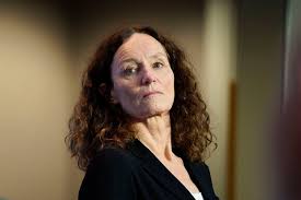 Jun 10, 2021 · 20 minutter senere, klokken 13:50, snakket departementsråd cathrine lofthus og direktør for folkehelseinstituttet camilla stoltenberg, sammen på telefon. Korona Covid Mutert Virus Kan Vaere Dodeligere Vi Folger Med