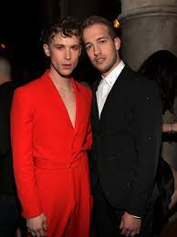 You can find info that includes net worth, salary, pet dogs, affairs, gay, married, partner, age, career, height, nationality, and ethnicity. Tommy Dorfman Taken 13 Reasons Why Cast Who S Single And Who S Taken Popsugar Celebrity Photo 7