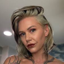 Tonight I locked eyes with a girl, roughly my age, coming home