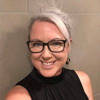 Julie Oliver's Instagram, Twitter & Facebook