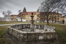 Foto lukáš vrobel, 26 moravský krumlov leží stranou hlavních dopravních tahů. Zamek V Moravskem Krumlove Vydrazilo Mesto Nikdo Jiny Jej Nechtel Ct24 Ceska Televize