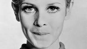 Here's How To Do Makeup Like Twiggy