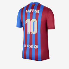 Dessiné pour exprimer la passion pour barcelone, ce maillot s'inspire des pâtés de maison caractéristiques de l'eixample. Un Nouveau Flocage Pour Le Maillot 21 22 Du Barca