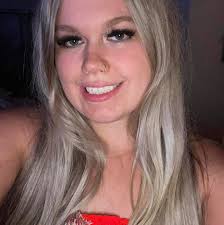 the first one just says “my mother is colorblind so we have this!” and i  guess women can't be colorblind 🤣