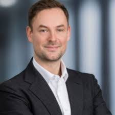 Robert Brede's Instagram, Twitter & Facebook