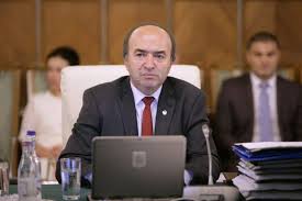 Tudorel toader a declanşat procedura de revocare a lui augustin lazăr din funcţia de procuror general în data de 24 octombrie 2018, procedura fiind ulterior, preşedintele klaus iohannis a anunţat că nu îl va revoca pe procurorul general augustin lazăr din funcţie. Tudorel Toader DeclanseazÄ Evaluarea Lui Augustin LazÄr Diaconescu La Rfi Un AnunÅ£ Straniu Rfi Mobile