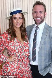 Negozio di musica digitale su amazon.it. How Lauren Phillips Went From Hosting Children S Programs To Hanging Out With Chris Hemsworth Geeky Craze