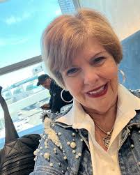 Traveling home from Rome! We had a fantastic time. I am really sleepy this  morning, though! Love to all! 🙏👠👠