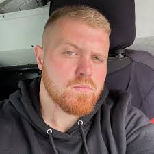 Hi, I'm looking for someone who may be able to help me do some work to our  front porch at the front of our house? Can anyone recommend someone?  Thanks. 👍🏼 🏠