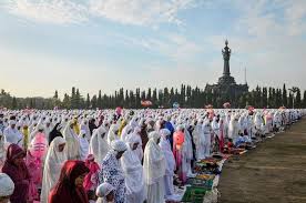 Der monatsanfang wird jeweils aufgrund der sichtung des neumondes bestimmt. Ramazan Bayram Traditionen Der Feier