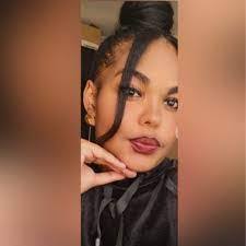 Danielle Oliphant's Instagram, Twitter & Facebook