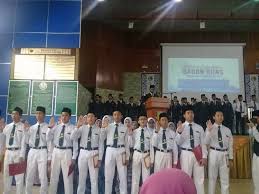 Beliau adalah bekas pelajar sekolah izzuddin shah pada tahun 1966 sehingga 1970 bermula di tingkatan satu hingga tingkatan lima. Sekolah Izzuddin Shah Ipoh Alumni ç…§ç‰‡ Facebook