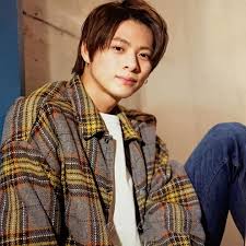 bina s instagram profile post 紫耀くんは 寝る前の1時間くらいの まったりする時も 最近は サバゲー動画見てるのね 笑 疲れてグッたりした時は 癒し動物系動画だったよね 咀嚼音とかwww ともかく嵌ると とことんな ヲタ気質 そ 紫 平野紫耀 黒髪