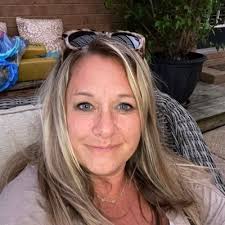 Kari Ware's Instagram, Twitter & Facebook