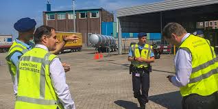 The standing corps of frontex staff will have an array of executive powers and responsibilities. Frontex ×'×˜×•×•×™×˜×¨ Frontex Executive Director Fabrice Leggeri Met With Dutch Officials To Talk About The Development Of The Standing Corps And Visited A Sea Border Crossing Point In Ijmuiden With The Royal