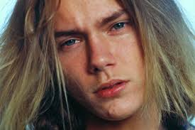 Ispred kluba umro od posledica predoziranja, imao je samo 23 godine: Ovoj  je tužna sudbina popularnog glumca (FOTO)