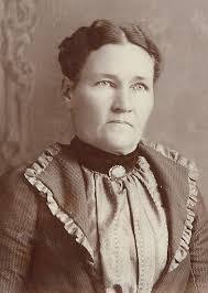 Eliza Pearson's Instagram, Twitter & Facebook