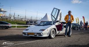 Cannonball run is zany and entertaining, especially as different race crews concoct schemes to outwit each other and law enforcement alike. Team 402 Cannonball Run 3000