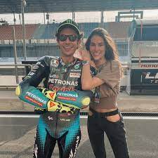L'ultimo post pubblicato dalla sua fidanzata francesca sofia novello trasmette amore e benessere. Who Is Valentino Rossi S Girlfriend Francesca Sofia Novello