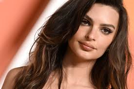 Emily Ratajkowskis Hair Has Been Fixed | Glamour