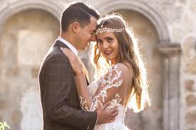 Jun 29, 2021 · i actually love group shots taken with longer focal length lenses wide open and often use my 85mm f/1.4 and 135mm f/1.8 for this when i have the room. 15 Best Canon Wedding Lenses In 2021