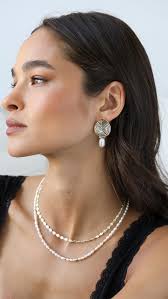 SHOP THE LOOK♥️ In love de este mix & match del Collar Gala + Collar Gotta  + Aros Gotta + Pulsera Shine🫶🏼 Que opinas de este look? Lo usarías?