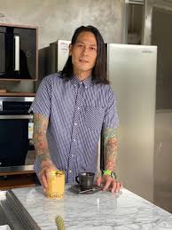 Seenak apa masakan chef juna ?follow us!ken & grat: Selain Jago Masak Chef Juna Juga Bisa Menerbangkan Pesawat Showbiz Liputan6 Com