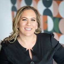 Living All Out: The incredible true stories of 20 entrepreneurs elevating  their impact, passion, and legacy to break the chains of burnout and step  into the freedom of an all-out life.: Henault,