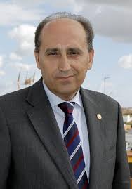 El exdiputado Luis Ángel Hierro, tercer candidato a las primarias del PSOE-A