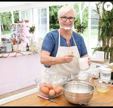 La pâtissière a publié un livre de ses meilleures recettes, réalisées lors de l'émission. Reine Le Meilleur Patissier Traitee Differemment De Mercotte Un Choix Assume Et Explique Purepeople