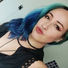 Donna Saraceno's Instagram, Twitter & Facebook