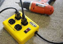 おしゃれな延長コード 電源タップ15選 かわいい木目調デザインもおすすめ design magazine 延長コード 電源タップ インテリア 収納