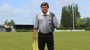 (botanique) (biogéographie, écologie, foresterie) végétal dont la tige, appelée fût ou tronc, ne se garnit de branches et de feuilles qu'à une certaine hauteur. Colistier Sur Une Liste Aux Municipales A Noyon L Arbitre Jp Recupere Apres Son Operation