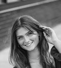 Jennifer Hardman's Instagram, Twitter & Facebook