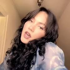 Unstable Iris Apatow