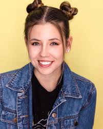 It was absolutely joyful to work with Julia the other day! We had so many  lovely choices and these are 4 of her favorites. When working with actors I  like to make