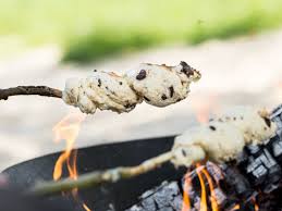Grill Dessert Stockbrot Mit Marshmallows Und Schokolade Rezept Grill Dessert Stockbrot Stockbrot Rezept