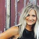 Stephanie Karpinski's Instagram, Twitter & Facebook