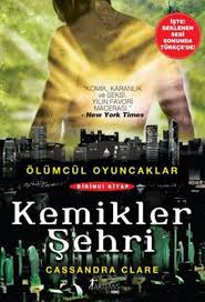 Baş döndüren, eşsiz bir dünya. Kemikler Sehri Olumcul Oyuncaklar Serisi 1 Kitap D R Kultur Sanat Ve Eglence Dunyasi