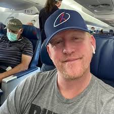 Bin Laden-killing ex-Navy SEAL Rob O'Neill banned by Delta for posing for  maskless selfie