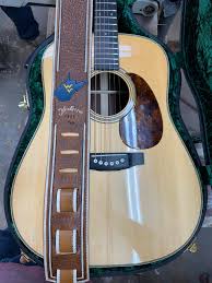 Here are some detailed shots of the guitar that Brad Paisley received last  weekend at the festival- #926 Absolutely killer Brazilian Rosewood paired  with an Old Growth Red Spruce Top from West