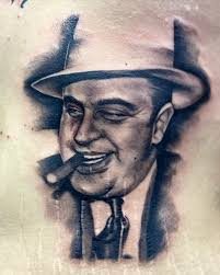 "Al Capone, el infame gánster de Chicago durante la era de la Prohibición,  se convirtió en un símbolo del poder y la corrupción en los Estados Unidos.  Conocido por su brutalidad y astucia, Capone ...