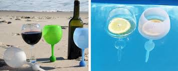 Beach Glass Le Verre Indispensable Pour Cet Ete Il Se Plante Dans Le Sable Ou Flotte Sur L Eau Pigsou Mag