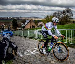 Julian alaphilippe ist zurück in gelb. Foto Weltmeister Julian Alaphilippe Wird Die Ronde Mo